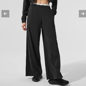 ALO Yoga Breezy Wide-Leg Pants (Long), Black, Size XXS